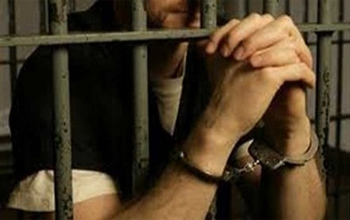 مؤسسات عمومية تصرف أجور موظفين مسجونين بتهمة أعمال إرهابية...و رؤساء بعض المصالح الإدارية في قفص الاتهام