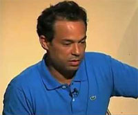 ممثل مسرحي يتهم الأمن باستخدام سلفيين لقطع عرض مسرحيته في القصرين