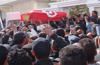 سرقة مساعدة مالية تم تقديمها من وزير الخارجية لعائلة شهيد!