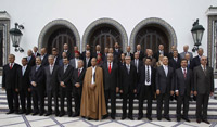 كاتب للشؤون الخارجية يدافع عن وزيره
