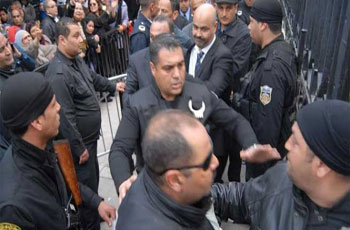 تبادل الاتهامات بين القضاة والمحامين..والعنف سيد الموقف في أوساط القانونيين...