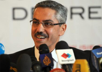 أول تقرير تتسلمه الهيئة: الجامعة العربية تسلم تقريرا لشفيق صرصار حول الانتخابات