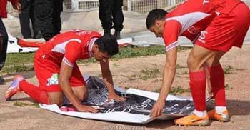 أمام الجمهور: لاعبو النجم يوجهون تحية لروح ارهابي من تنظيم داعش قتل في سوريا!
