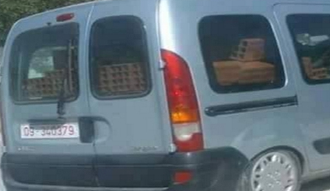 بعد انتشار صورة سيارة إدارية محملة بالآجر:وزارة الصناعة توضح