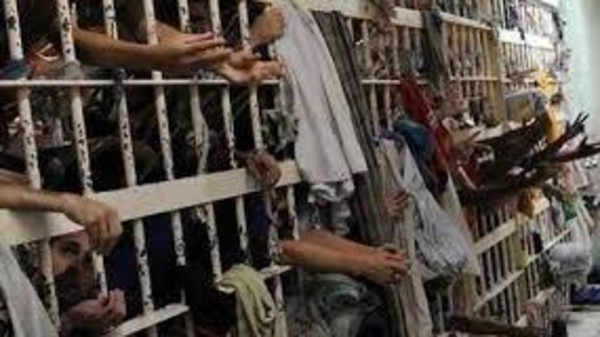البرازيل: 25 قتيلا في اشتباكات بسجن بينهم 7 قطعت رؤوسهم